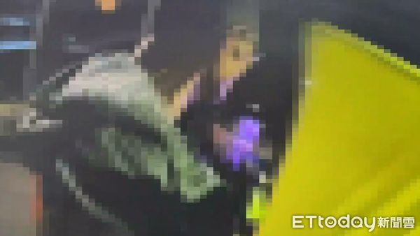 ▲警方火速逮捕涉嫌竊取女藝人攝影包的徐姓街友。（圖／記者張君豪翻攝）