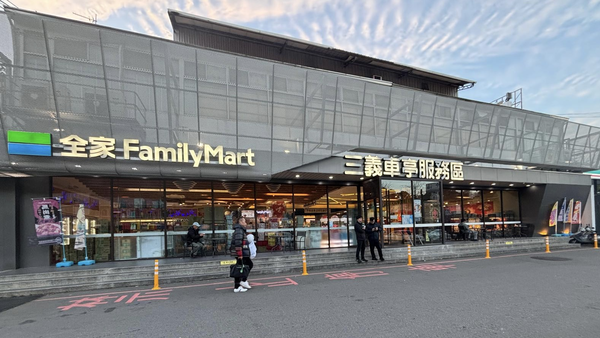 ▲▼全家推薦賞櫻特色店：八德櫻花店、暨大人文店、三義休息站。（圖／業者提供）