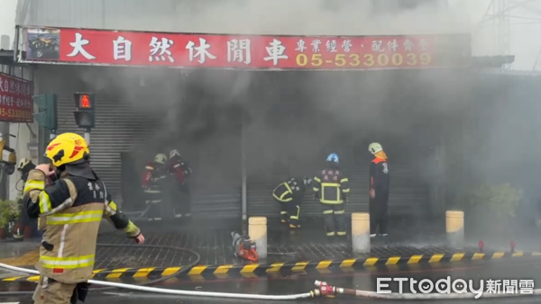 ▲▼             雲林縣斗六市文化路上一處2層樓高的鐵皮建物發生火警。（圖／記者游瓊華翻攝，下同）