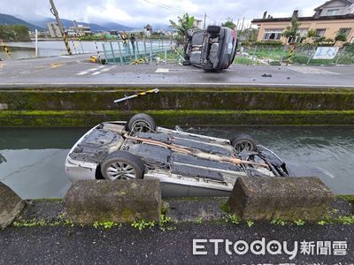 宜蘭2車相撞都翻車「烏龜躺」水溝中　5人送醫