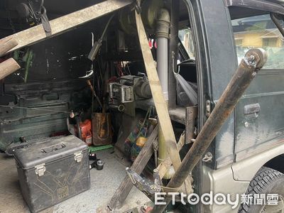 山老鼠漏夜盜伐南投珍貴肖楠木 廂型車加裝吊掛機具
