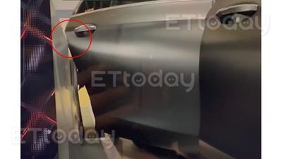 獨/賓士女開車門「肇事」閃人 特斯拉哨兵模式揪兇!