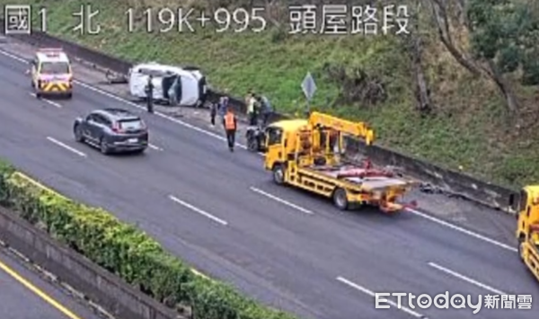 ▲▼國道1號南向苗栗頭屋段2車碰撞釀7傷。（圖／記者楊永盛翻攝）