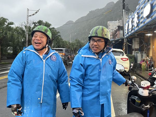 ▲▼61歲出川哲朗來台騎車！「招牌西瓜帽+歐都邁」現身路邊　粉絲笑翻。（圖／翻攝自X）