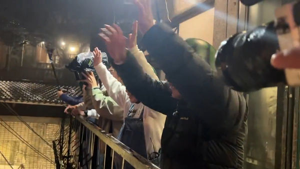 ▲▼61歲出川哲朗最後抵達九份天都暗了。（圖／翻攝自X）