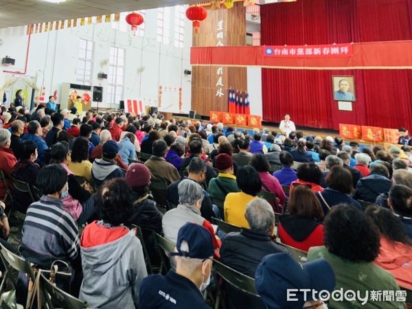 ▲中國國民黨台南市黨部23日上午舉辦2025年新春團拜，主席朱立倫、市黨部主委暨立委謝龍介等人到場互道恭喜，期盼國民黨黨運昌隆。（圖／記者林東良翻攝，下同）
