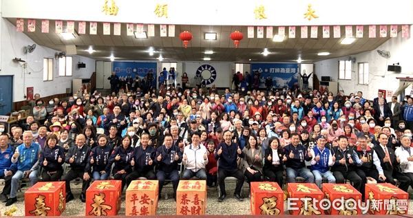 ▲中國國民黨台南市黨部23日上午舉辦2025年新春團拜，主席朱立倫、市黨部主委暨立委謝龍介等人到場互道恭喜，期盼國民黨黨運昌隆。（圖／記者林東良翻攝，下同）