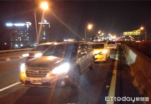 ▲▼國道11車連環撞。（圖／記者林東良翻攝）