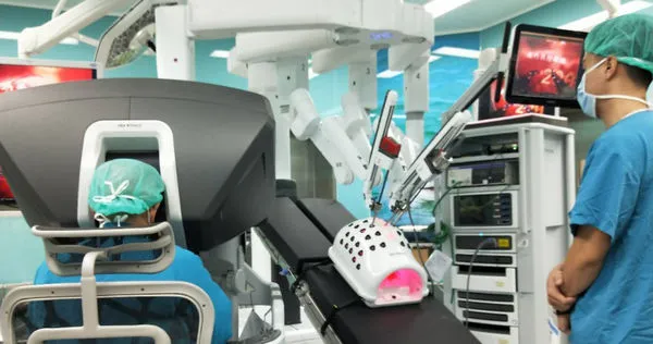 達文西機械手臂能更精準處理傷口、出血量小，成為目前醫界倚重的手術選擇。（圖／報系資料照）