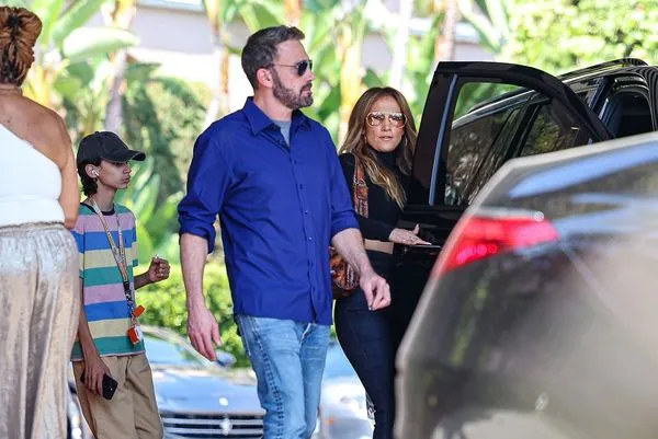 班艾佛列克（左）與珍妮佛羅培茲（右）去年傳出離婚消息後，就鮮少一起同台，只有跟他們小孩有關的活動才會一起亮相。（東方IC）