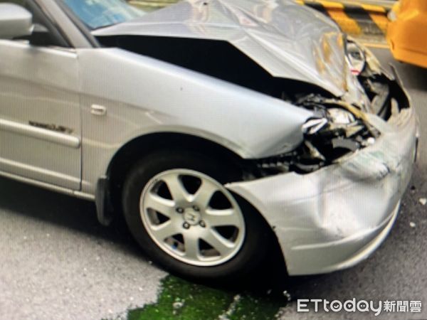 ▲▼二分局車禍             。（圖／記者林東良攝）