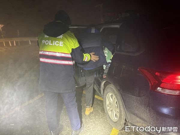 ▲兒童隨家人赴合歡山出遊，疑似高山症發作，仁愛警方即刻救援。（圖／記者高堂堯翻攝）