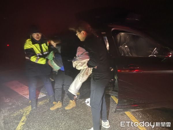 ▲男童隨家人赴合歡山出遊，疑似高山症發作，仁愛警方即刻救援。（圖／記者高堂堯翻攝，下同）