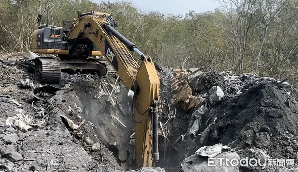 ▲▼馬頭山廢棄物             。（圖／記者陳宏瑞翻攝）