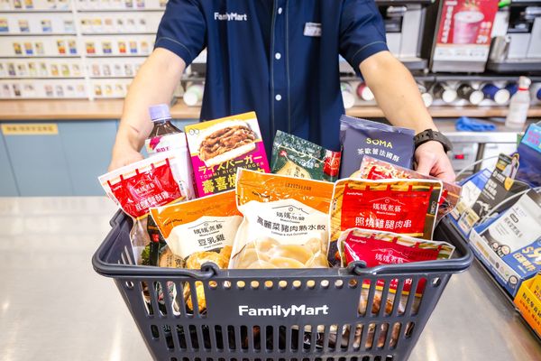 ▲▼全家便利商店連假優惠。（圖／業者提供）