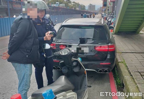 ▲▼吳男賓士車被吊扣，懸掛假車牌被警識破             。（圖／記者陳以昇翻攝）