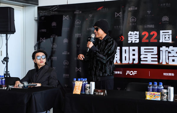 ▲▼ 台灣格鬥傳奇「金鋼刀」張景雄（左)，拳願執行長秋偉（中），曾為館長弟子的中二病館長李育昇（右） 。（圖／拳願明星格鬥賽提供）