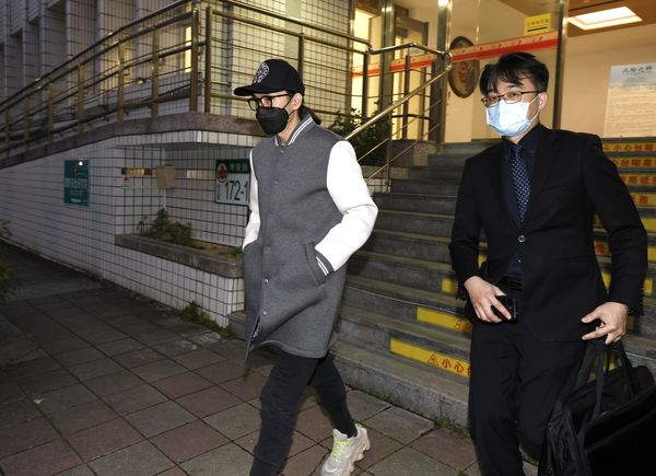 ▲北市大安區「精舍命案」有重大進展，藝人李威（左）涉嫌傷害致死，今（24日）改列被告。（圖／鏡週刊提供）