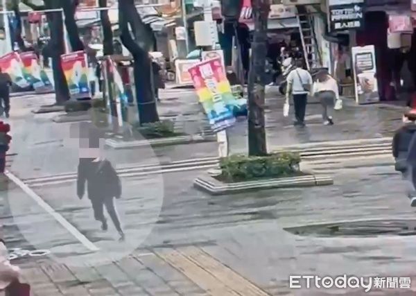 ▲警方逮捕搶走金項鍊的黃姓通緝犯。（圖／記者張君豪翻攝）