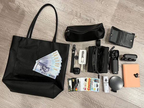 ▲唐玲包內含有攝影器材、身分證件及新台幣1萬元。（圖／翻攝自Facebook／唐玲Linh Linh）