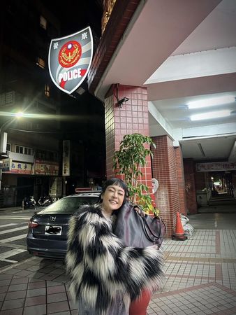 ▲唐玲敬佩警察辦案的能力以及工作的辛勞。（圖／翻攝自Facebook／唐玲Linh Linh）