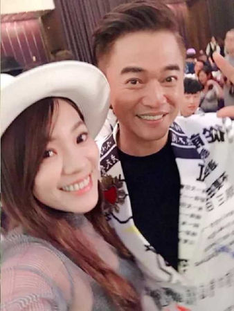 大哥恩寵1／宋羽葤遭爆被特別照顧胡瓜撇清　緋聞男伴車上晾腳丫子好愜意