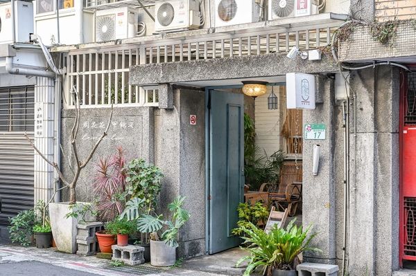 ▲▼永春站虎林街巷弄民宅老屋咖啡店！菜單甜點好吃推薦冰淇淋布丁。（圖／部落客周花花授權提供）