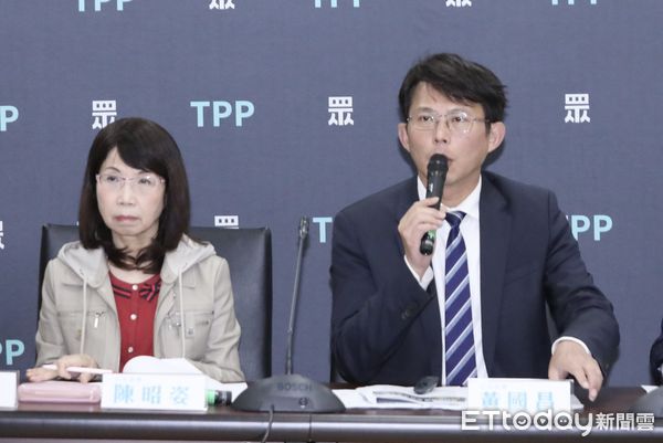 ▲▼民眾黨立法院黨團舉行 急診室塞爆 三班護病比入法跳票 記者會。（圖／記者屠惠剛攝）