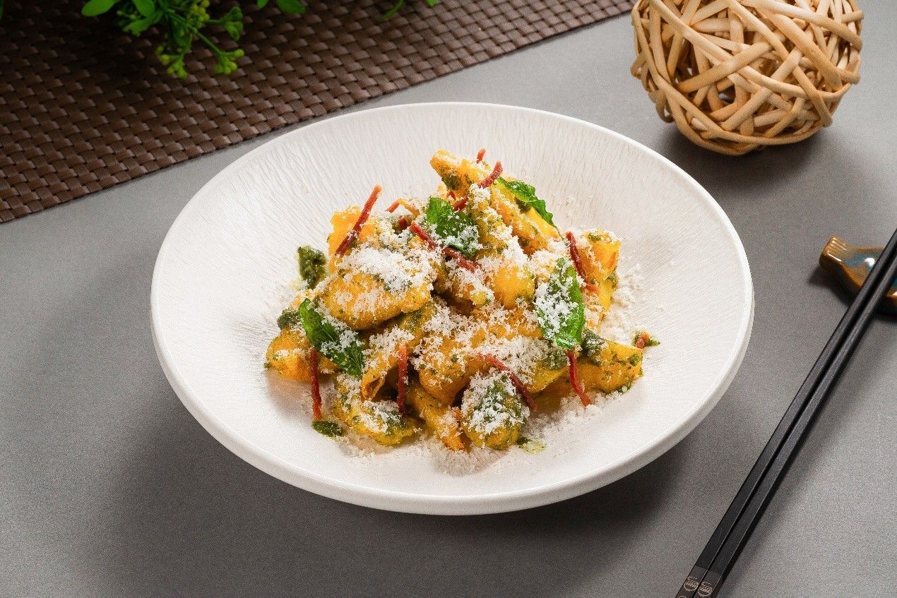 免錢的美食！玩翻牌遊戲就能選好禮，再加碼送蛋塔！（圖／八餐飲提供）