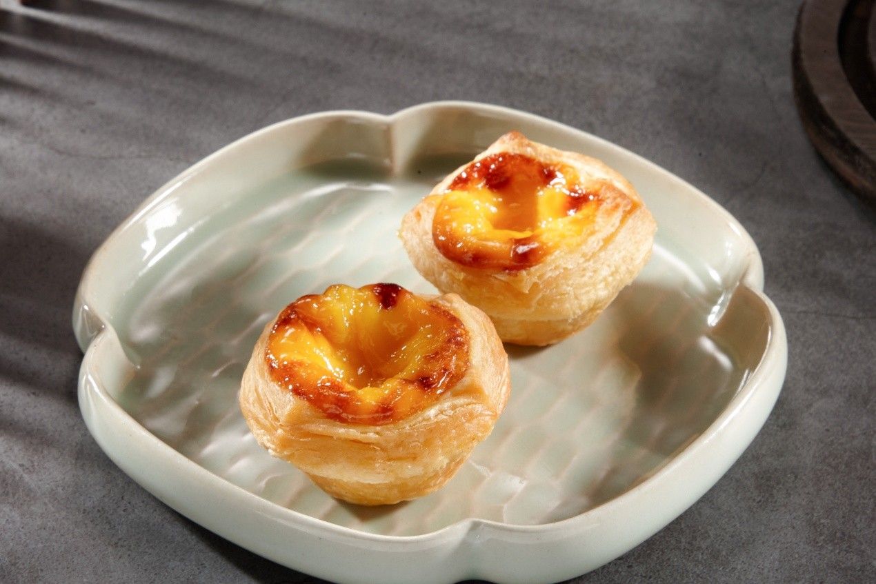 免錢的美食！玩翻牌遊戲就能選好禮，再加碼送蛋塔！（圖／八餐飲提供）