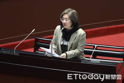 竹編袋印傅崐萁徐榛蔚合照　卓榮泰：預算不應放在「家庭美滿」