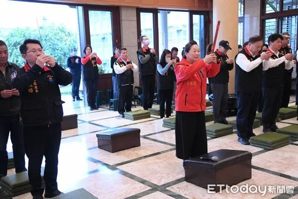 ▲▼花蓮縣長徐榛蔚前往16座宮廟參拜，祈求庇祐縣運昌隆、百姓安居樂業。（圖／花蓮縣政府提供，下同）