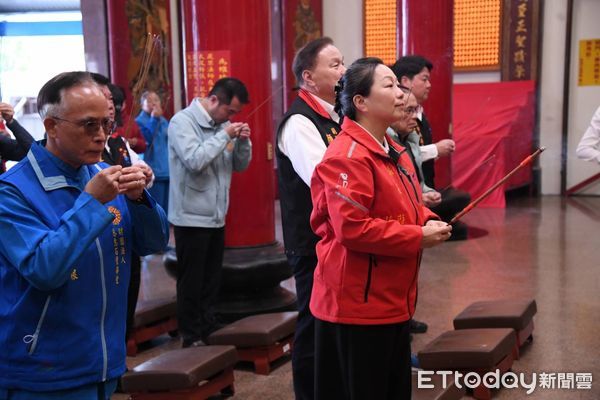 ▲▼花蓮縣長徐榛蔚前往16座宮廟參拜，祈求庇祐縣運昌隆、百姓安居樂業。（圖／花蓮縣政府提供，下同）