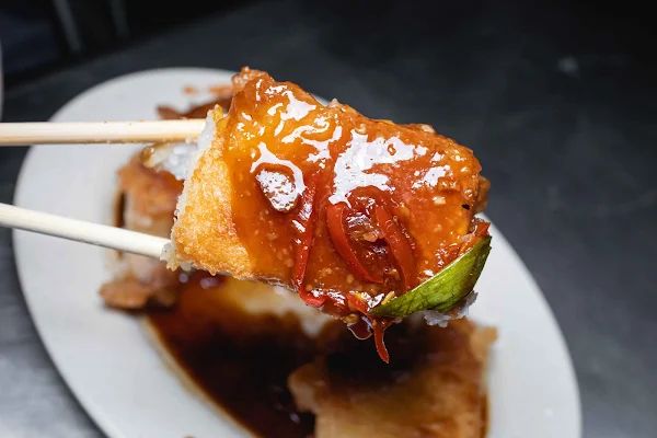 ▲▼永樂夜市關帝廟無名蘿蔔糕、燉湯。（圖／部落客美熊很愛吃授權提供）
