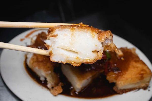 ▲▼永樂夜市關帝廟無名蘿蔔糕、燉湯。（圖／部落客美熊很愛吃授權提供）