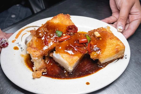 ▲▼永樂夜市關帝廟無名蘿蔔糕、燉湯。（圖／部落客美熊很愛吃授權提供）