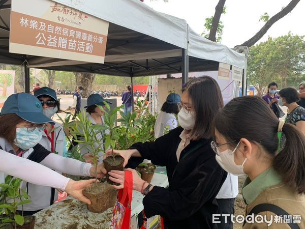 ▲林業及自然保育署嘉義分署為辦理2025「織一片生態綠網」植樹月，將於3月在台南及嘉義地區舉辦逾30場次贈苗活動，邀請民眾用發票兌換樹苗。（圖／記者林東良翻攝，下同）