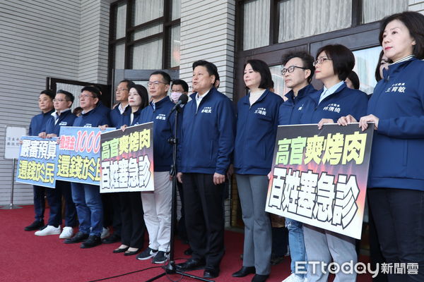 ▲▼國民黨立法院黨團 記者會 傅崐萁與全體黨籍立委。（圖／記者屠惠剛攝）