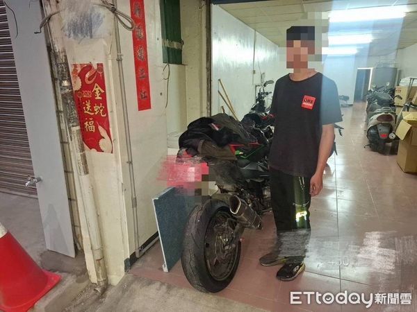 ▲屏東余姓男子深夜闖高雄重機改裝廠偷零件、重機。（圖／記者許宥孺翻攝）