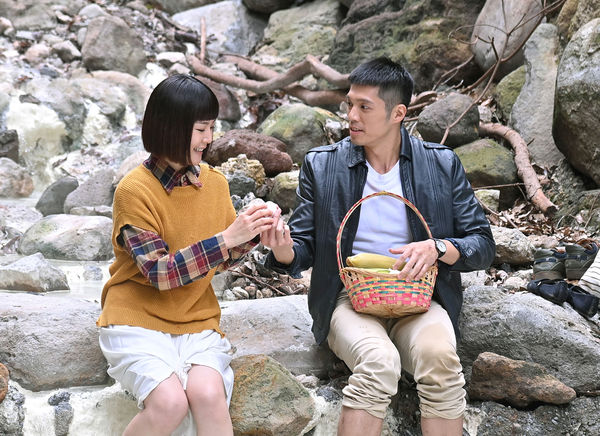 ▲《寶島西米樂》何宜珊、王盈凱、盧彥澤、陳玹宇頂低溫到山上拍攝。（圖／台視提供）