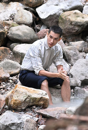 ▲《寶島西米樂》何宜珊、王盈凱、盧彥澤、陳玹宇頂低溫到山上拍攝。（圖／台視提供）