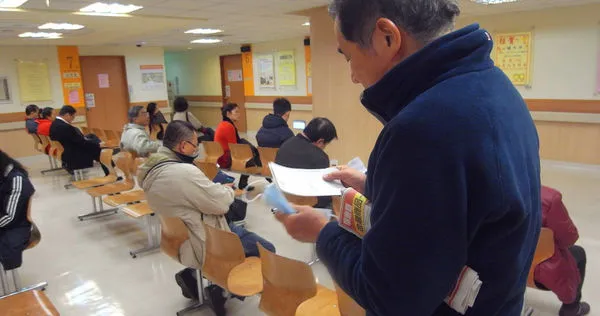 副本理賠的實支實付住院險保單停賣之後，如何在投保健康險買到足夠保額以轉嫁醫療費壓力，受到民眾的關注（圖／報系資料）