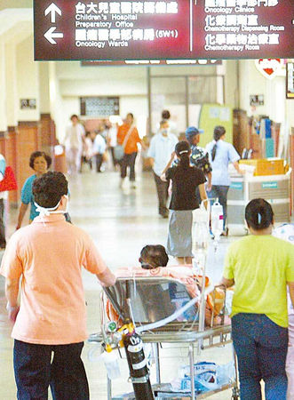 由於重大傷病險的一次給付型及名列理賠疾病名稱，較易受到民眾理解與提高投保意願。（圖／報系資料）