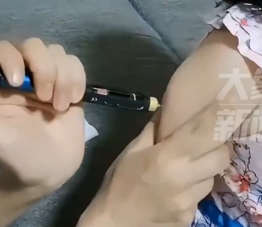 ▲▼醫師指出，女童只能靠打胰島素治療。（示意圖／翻攝自微博）