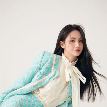 ▲12年前合作李威！藍心妍震驚「太難以置信了」：印象中威哥很照顧人。（圖／翻攝自微博／藍心妍）