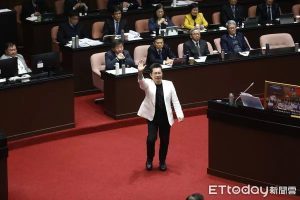 ▲民眾黨立委吳春城於質詢後請辭。（圖／記者林敬旻攝）