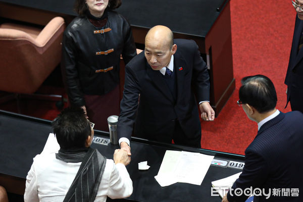 民眾黨立委吳春城於質詢後請辭。（圖／記者林敬旻攝）