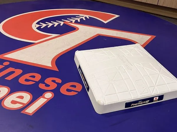 ▲▼12強冠軍一壘壘包。（圖／中華棒協提供）