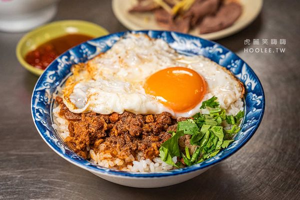 ▲▼旗山老街39年老店!加特製油蔥酥的豬舌冬粉,必吃半熟爆漿月見肉燥飯。（圖／部落客虎麗授權提供）