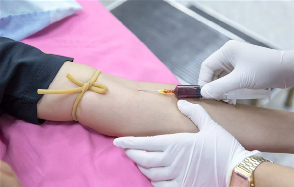 ▲▼復旦大學研發出AI算法，以血液預測疾病。（圖／翻攝自央視新聞）